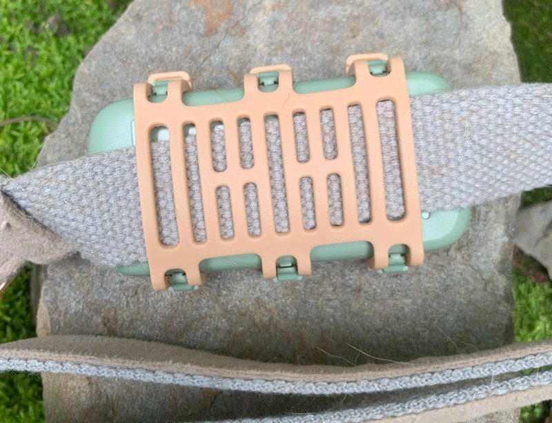 Backside view of the Tractive XL attached to a 1" thick collar. By Nicole Etolen